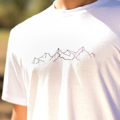 T-shirt Bordada Montanhas Branca - Malha Ecológica / Masculina - comprar online