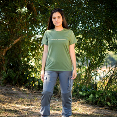 T-shirt "Sobe Morro, Quebra Pedra" Verde - Malha Ecológica / Feminina na internet