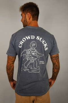 Camiseta Crowd Sucks