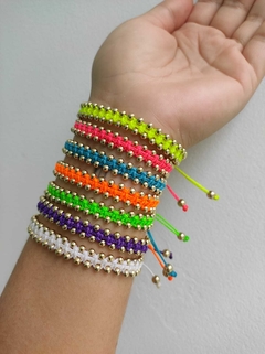 Pulseira Macramé Bolinhas Douradas