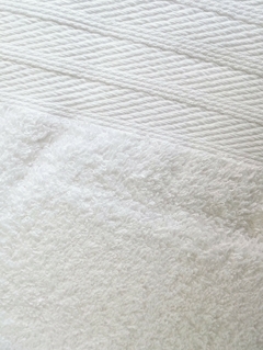 Set toalla y toallon - Color blanco - comprar online