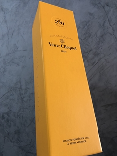 Caixa com 6 Garrafas Veuve Clicquot Champagne Brut com cartucho 750ml
