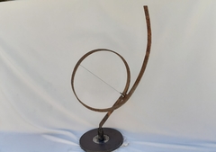 Esperanza / Medidas: 60cm, 60cm, 94cm / Técnica: Chapa batida, construcción y ensamble - Aura Arte