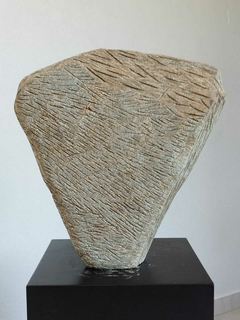 Cloto / Escultura en Piedra intervenida / 53 x 52 x 11 cms. en internet