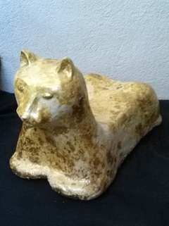 "Felino", técnica: Escultura en madera, alambre forrado en papel maché y estuco, pintado en acrílico y capabde resina. Medidas: 53 x 35x 30cm. Precio US $650