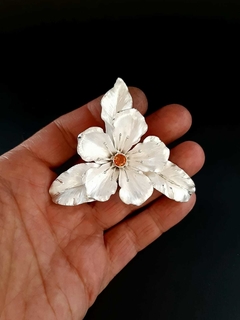 Broche Flor de manzano con tres hojas. 6,5x6,5x6,5 cm, 20,4 g, Plata chapada 925°,citrina 6mm - tienda online