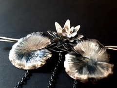 Broche Water Lily. Plata oxidado 9x3,5x1,2cm 15,5g