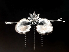 Broche Water Lily. Plata oxidado 9x3,5x1,2cm 15,5g - Aura Arte