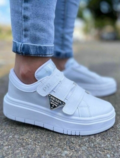 TENIS VELCRO