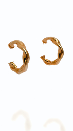 BRINCO DE ARGOLA GOLDEN HOUR TORCIDO - BANHO OURO 18K 4,5cm - comprar online