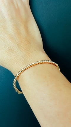 BRACELETE SAMPA TORCIDO BANHADO A OURO 18K - 16 A 17 cm