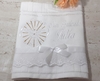 Toalha de batizado personalizada menina bordado branco