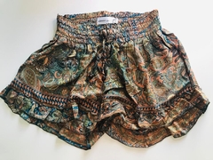 Shorts Dina en internet