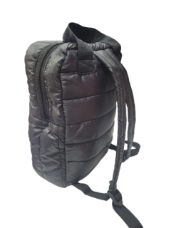 Mochila negra 38cm x 30cm - comprar online