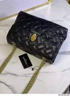 Cartera sobre con cadena en internet