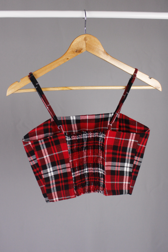 Top cropped xadrez vermelho com faixas brancas