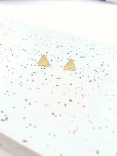 Brinco Triangle de Ouro 18k