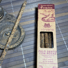 PALO SANTO COM ROSAS - PURIFICAÇÃO E TERNURA - comprar online