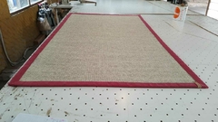 #449 CARPETA SISAL TIZA MELANGE 1.10m x 1.90m CON RIBETE DE LONETA COLORADA 4cm - comprar online