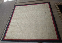 #414 CARPETA SISAL TIZA MELANGE 1.38m x 1.25m CON DOBLE RIBETE DE LONETA ( Negra panam..4cm / Bordó 2cm) - comprar online