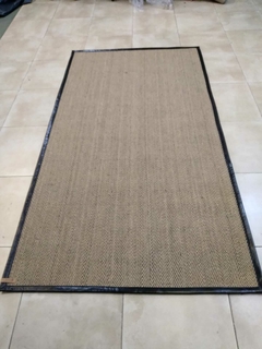 #415 CARPETA YUTE ESPIGA NEGRA 2.43m x 1.32m CON RIBETE DE CUERO NEGRO 3cm - comprar online