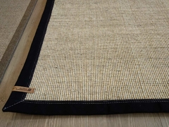 #420 CARPETA SISAL TIZA MELANGE 2m x 1.20m CON RIBETE DE LONETA NEGRA 5cm