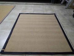 #438 CARPETA YUTE ESPIGA NATURAL 1.70m x 1.50m CON BORDE DE CUERO MARRÓN 5cm - comprar online