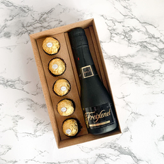 Espumante Freixenet 200ml + Ferrero Rocher | Caixa de Kraft P - Le Drink Box - Presentes Para Quem Ama Bons Drinks