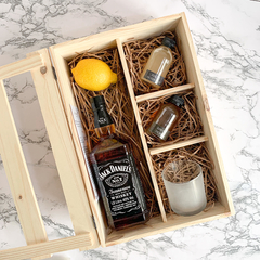 Whiskey Jack Daniel's 1L + Copo + Xaropes | Penicillin | Caixa de Madeira G - Le Drink Box - Presentes Para Quem Ama Bons Drinks