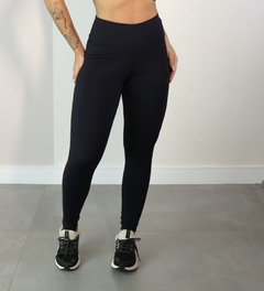 Calça Legging Fitness Ísis Em Poliamida Com Bolso - Preta - comprar online