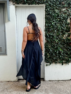 VESTIDO MIDI LARISSA PRETO na internet