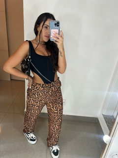 CALÇA RETA ANIMAL PRINT