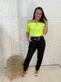 BLUSA VISCOSE COM RENDA VERDE NEON