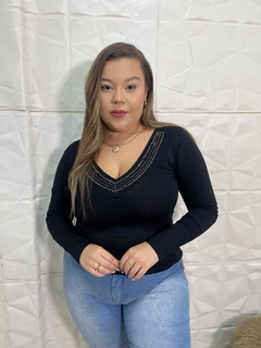 BLUSA GOLA V COM BRILHOS PRETO - comprar online