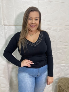 BLUSA GOLA V COM BRILHOS PRETO