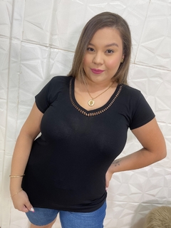 BLUSA GOLA V COM RENDA PRETA