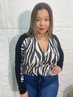 BLUSA ZEBRA COM AJUSTE FRONTAL