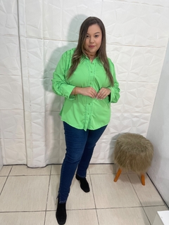 CAMISA COM RENDA VERDE CLARO