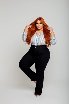 CALÇA JEANS FLARE PRETA PLUSSIZE