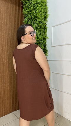 VESTIDO REGATA VISCOLYCRA BÁSICO PLUSSIZE MARROM - comprar online