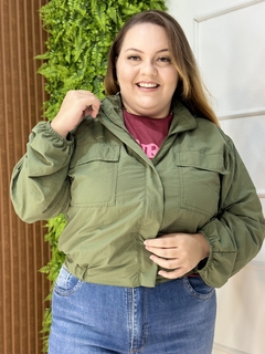 CORTA VENTO PLUSSIZE VERDE MILITAR na internet