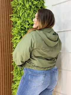 CORTA VENTO PLUSSIZE VERDE MILITAR - comprar online