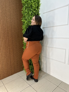 CALÇA BENGALINE CANELADO PLUSSIZE TELHA - comprar online