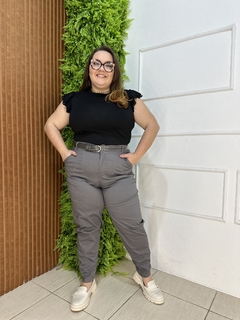 CALÇA COM CINTO SARJADO ZARA COM ELASTANO PLUSSIZE CINZA