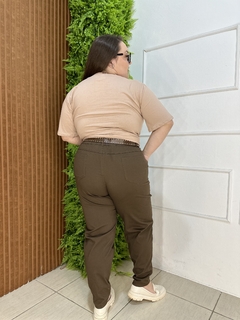 CALÇA COM CINTO SARJADO ZARA COM ELASTANO PLUSSIZE MARROM - comprar online