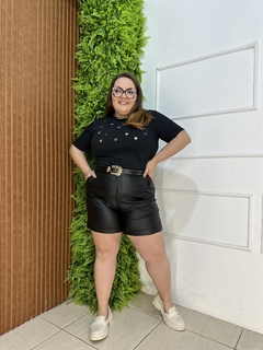 SHORT RESINADO PRETO PLUSSIZE