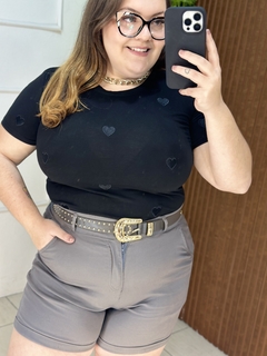 SHORT COM CINTO SARJADO COM ELASTANO PLUSSIZE CINZA na internet