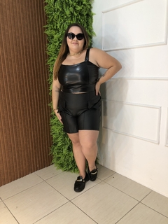 BERMUDA EM COURO PU PLUSSIZE