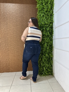 CALÇA BÁSICA COM DETALHES EM DESTROYER PLUSSIZE - comprar online