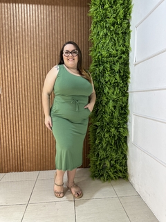 VESTIDO MIDI COM AMARRAÇÃO NA CINTURA VERDE OLIVA